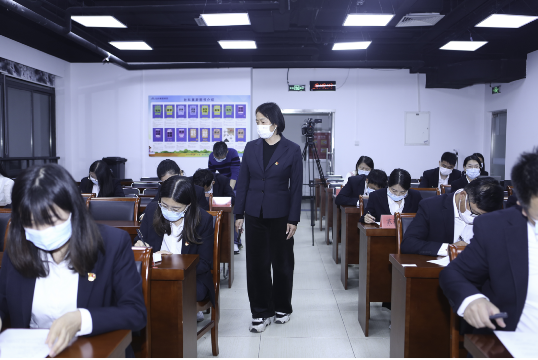 以知识竞赛别开生面的形式,社科赛斯党支部集中学习党的二十大精神