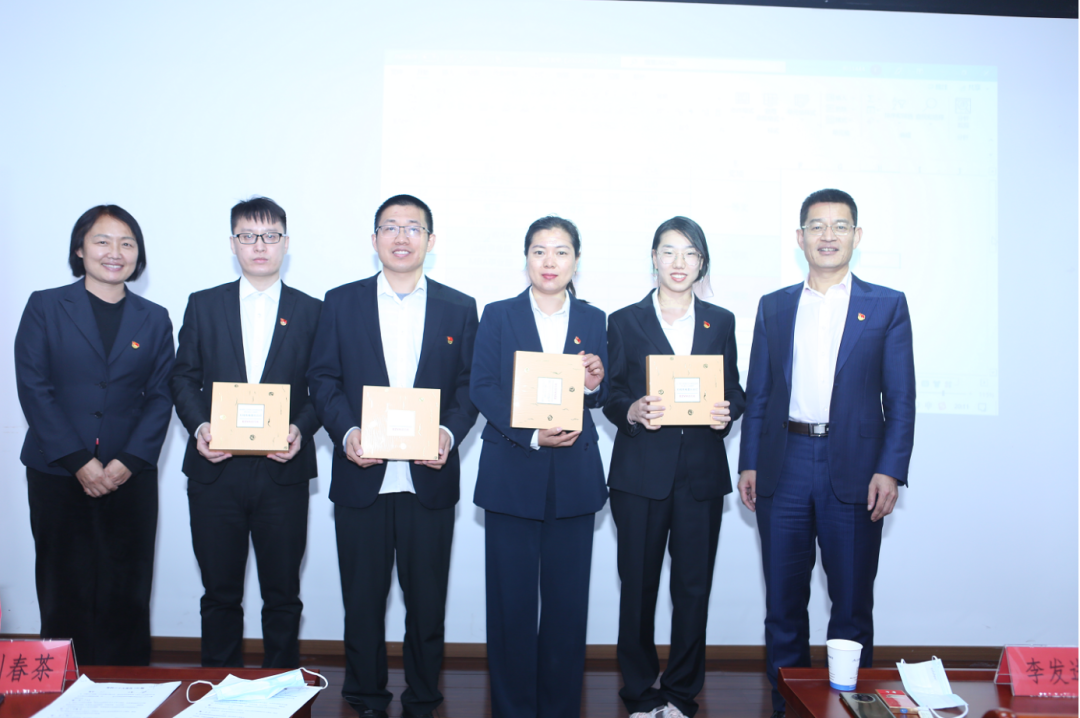 以知识竞赛别开生面的形式,社科赛斯党支部集中学习党的二十大精神
